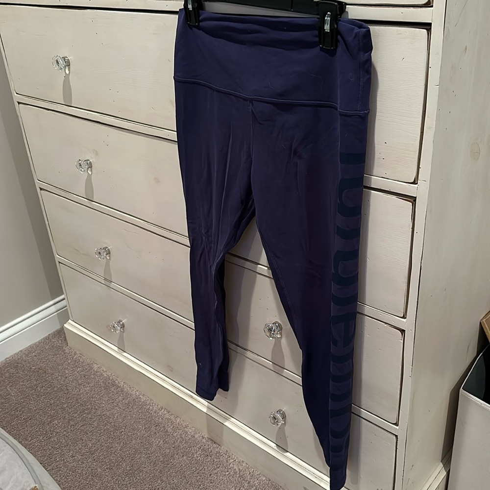 Lululemon aligns with logo on side!